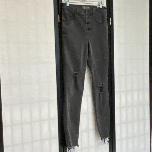 Maurices Everflex High Rise Skinny Button Fly Distressed Black Jeans 8 Raw Hem - Picture 3 of 13